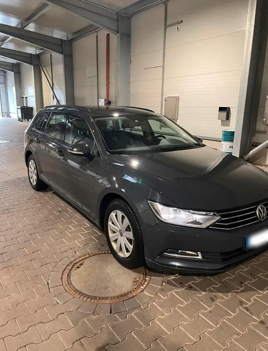 Gebraucht VW Passat 150 PS (110 kW) 2019 Grau Kombi