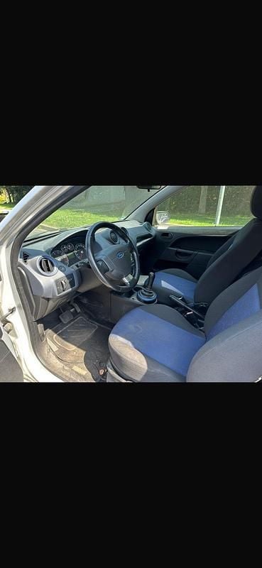 Gebraucht Ford Fiesta 80 PS (58 kW) 2008 Grau Kleinwagen