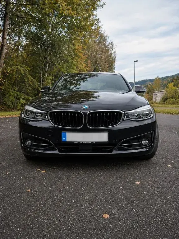 Gebraucht BMW 330 Sport Line 252 PS (185 kW) 2017 Schwarz Limousine