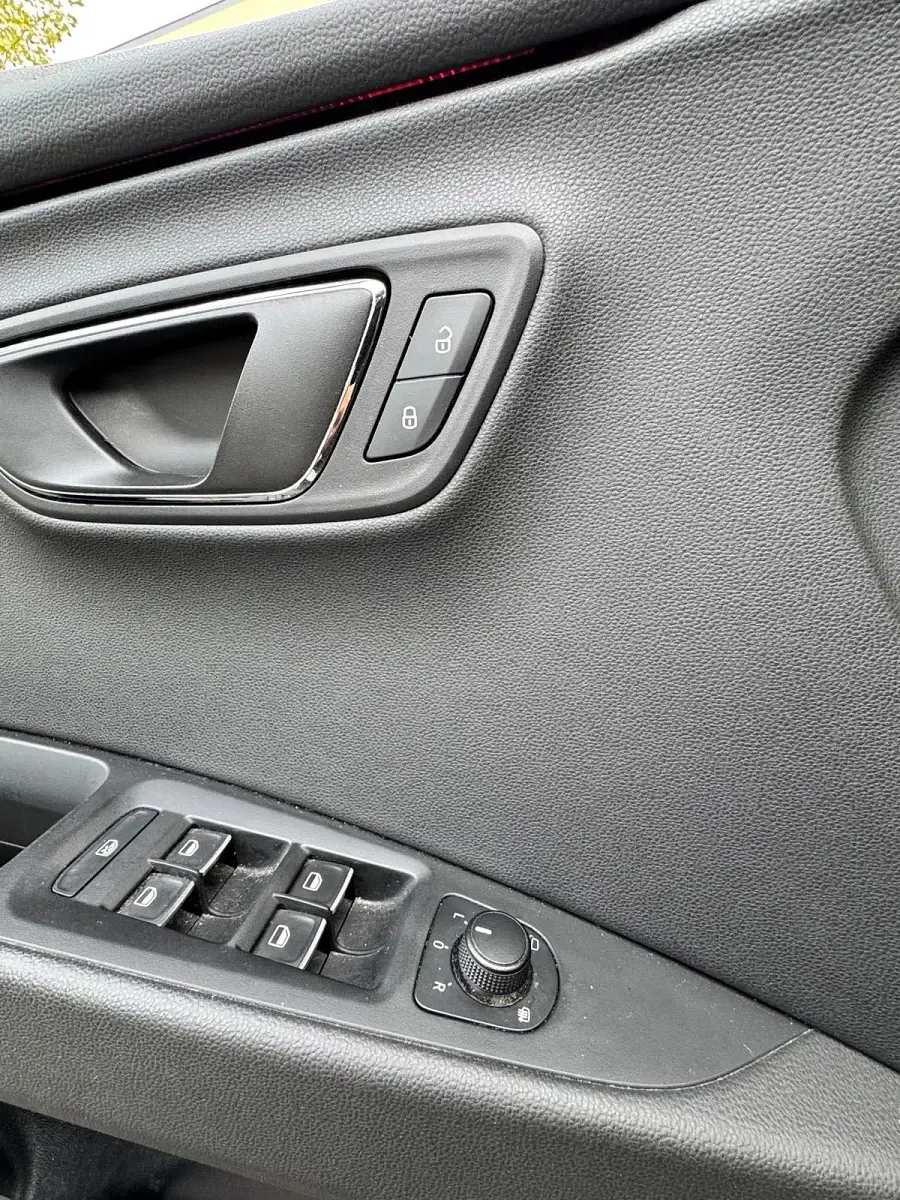 Second-hand Seat Leon 125 CP (91 kW) 2014 Alb Berlinǎ