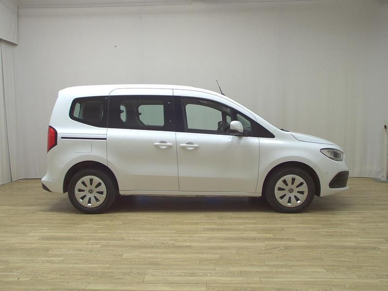 Gebraucht Mercedes T180 131 PS (96 kW) 2024 Schwarz Van / Kleinbus