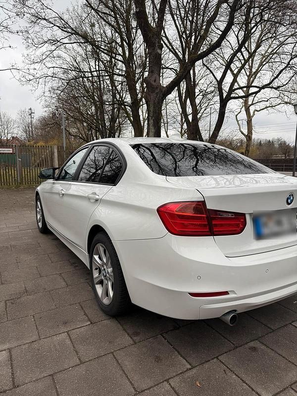 Gebraucht BMW 320 Comfort Edition 184 PS (135 kW) 2012 Weiß Limousine