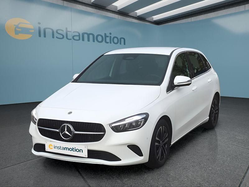 Weiß Gebraucht 2023 Mercedes B180 Van / Kleinbus | 27.799 € (Superpreis) - Bild 1/4