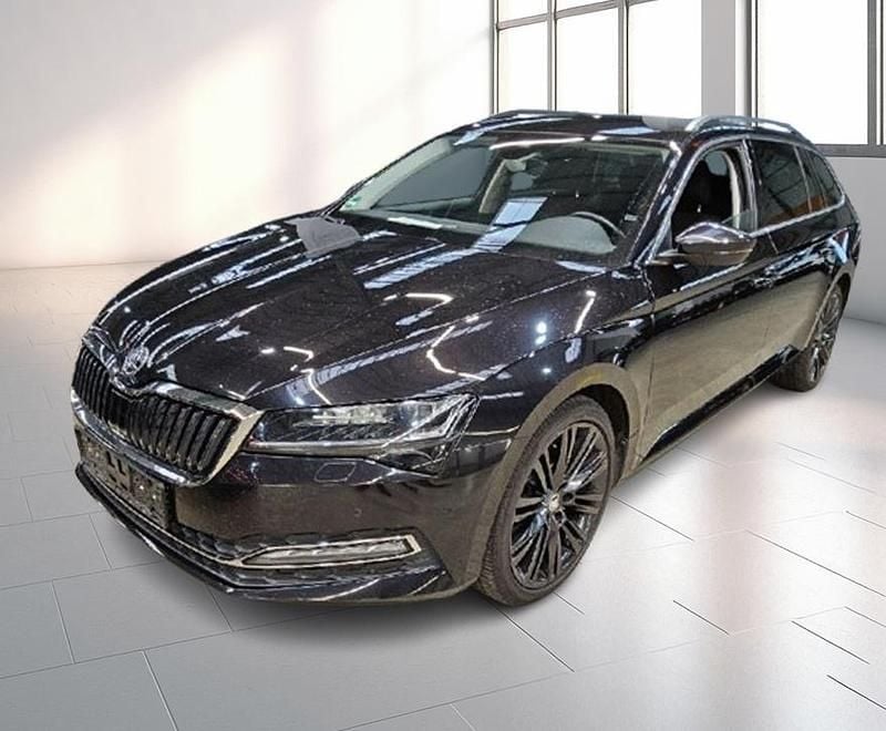 Schwarzmagic perleffekt Gebraucht 2020 Skoda Superb Style Kombi | 23.980 € (Superpreis) - Bild 1/4