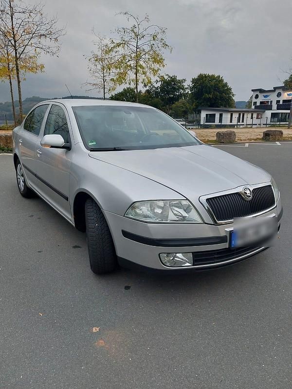 Grau Gebraucht 2006 Skoda Octavia Limousine | 2.300 € (Fairer Preis) - Bild 1/4