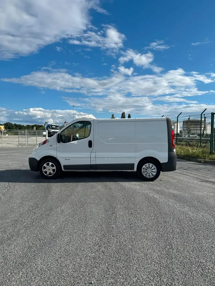 Gebraucht Renault Trafic 109 PS (80 kW) 2013 Weiß Van / Kleinbus