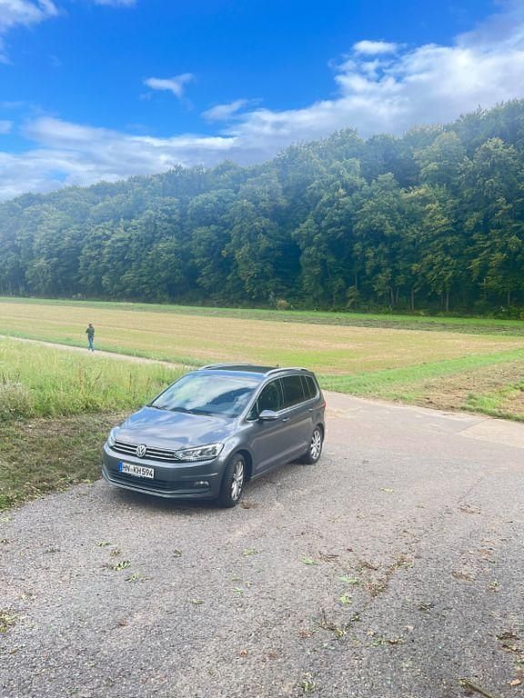 Grau Gebraucht 2017 VW Touran Highline Van / Kleinbus | 14.700 € (Guter Preis) - Bild 1/4