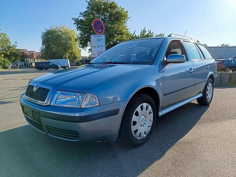 Grün Gebraucht 2004 Skoda Octavia Classic Kombi | 3.800 € (Etwas zu teuer) - Bild 1/4