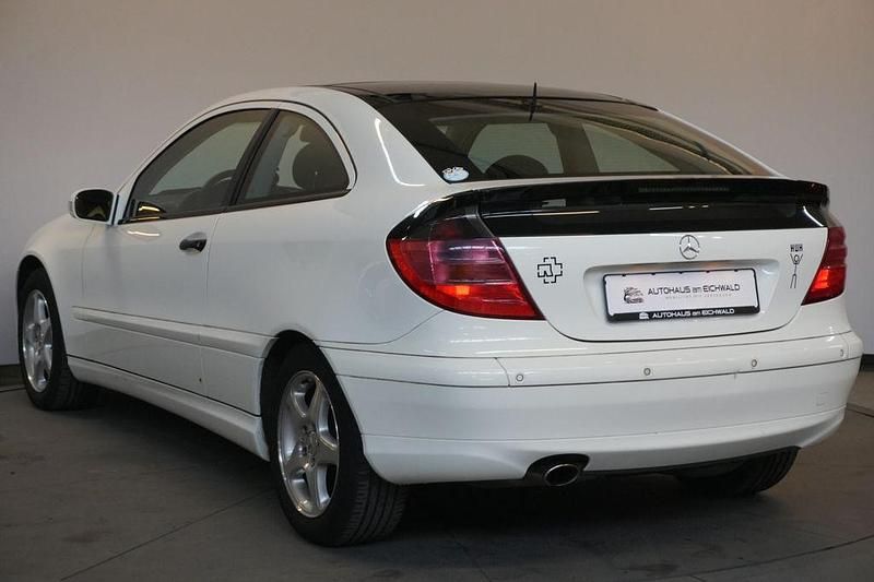 Gebraucht Mercedes C200 163 PS (119 kW) 2001 Weiß Coupé
