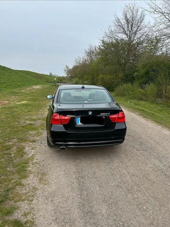 Second-hand BMW 320 177 CP (130 kW) 2008 Negru Berlinǎ