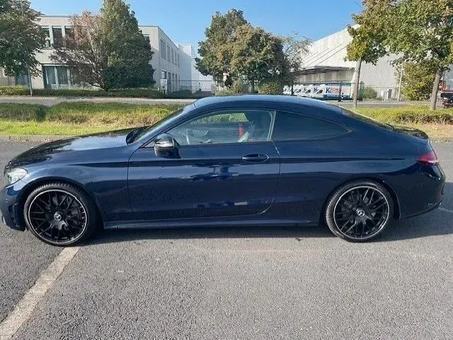 Gebraucht Mercedes C300 258 PS (189 kW) 2018 Blau Coupé
