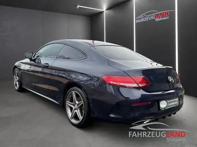 Gebraucht Mercedes C180 AMG line 156 PS (114 kW) 2017 Blau Coupé