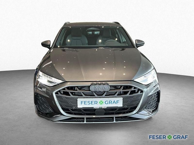 Gebraucht Audi A3 S-Line 150 PS (110 kW) 2026 Daytonagrau perleffekt Limousine