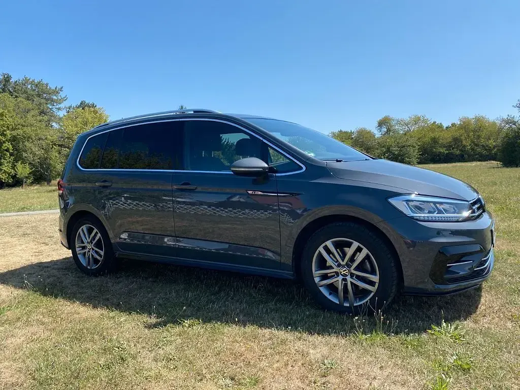 Gebraucht VW Touran R-line 150 PS (110 kW) 2023 Grau Van / Kleinbus