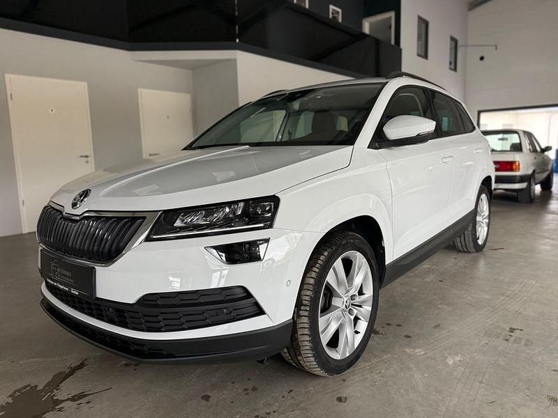Weiß Gebraucht 2021 Skoda Karoq Style SUV | 21.950 € (Guter Preis) - Bild 1/4