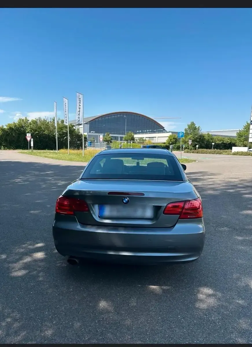 Gebraucht BMW 318 Exclusive 150 PS (110 kW) 2011 Grau Cabrio