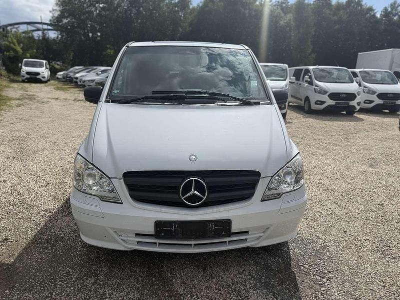 Arktikweiss Gebraucht 2011 Mercedes Vito Van / Kleinbus | 10.500 € (Teuer) - Bild 1/4
