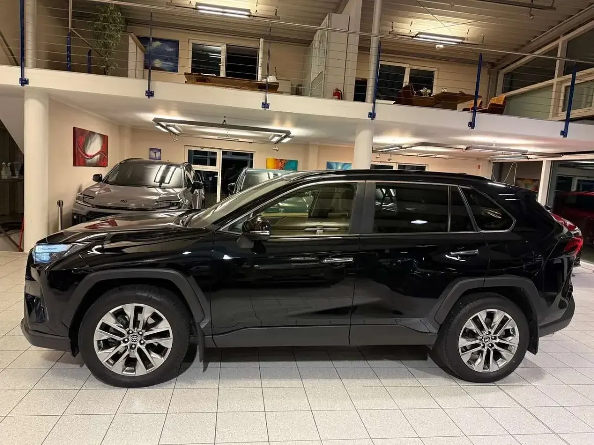 Gebraucht Toyota RAV4 Executive 175 PS (128 kW) 2023 Schwarz SUV