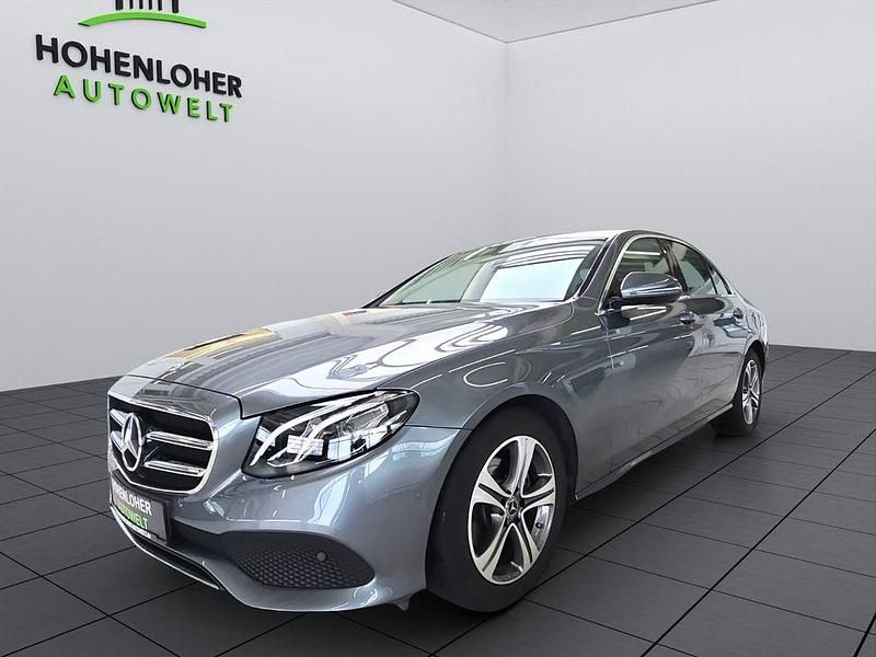 Grau Gebraucht 2020 Mercedes E200 Avantgarde Limousine | 25.980 € (Fairer Preis) - Bild 1/4