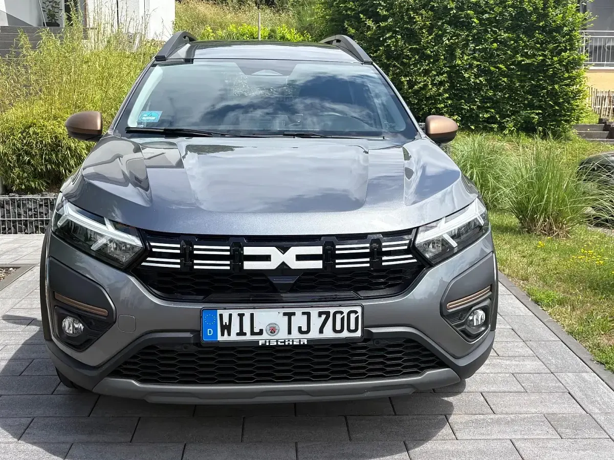 Gebraucht Dacia Jogger Extreme 91 PS (66 kW) 2025 Grau Van / Kleinbus