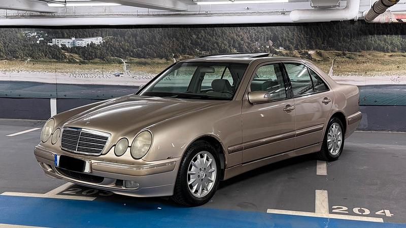 Gebraucht Mercedes E320 224 PS (164 kW) 2001 Gold Limousine