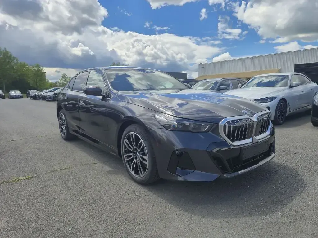Neu BMW 530e iPerformance 299 PS (219 kW) 2026 Grau Limousine