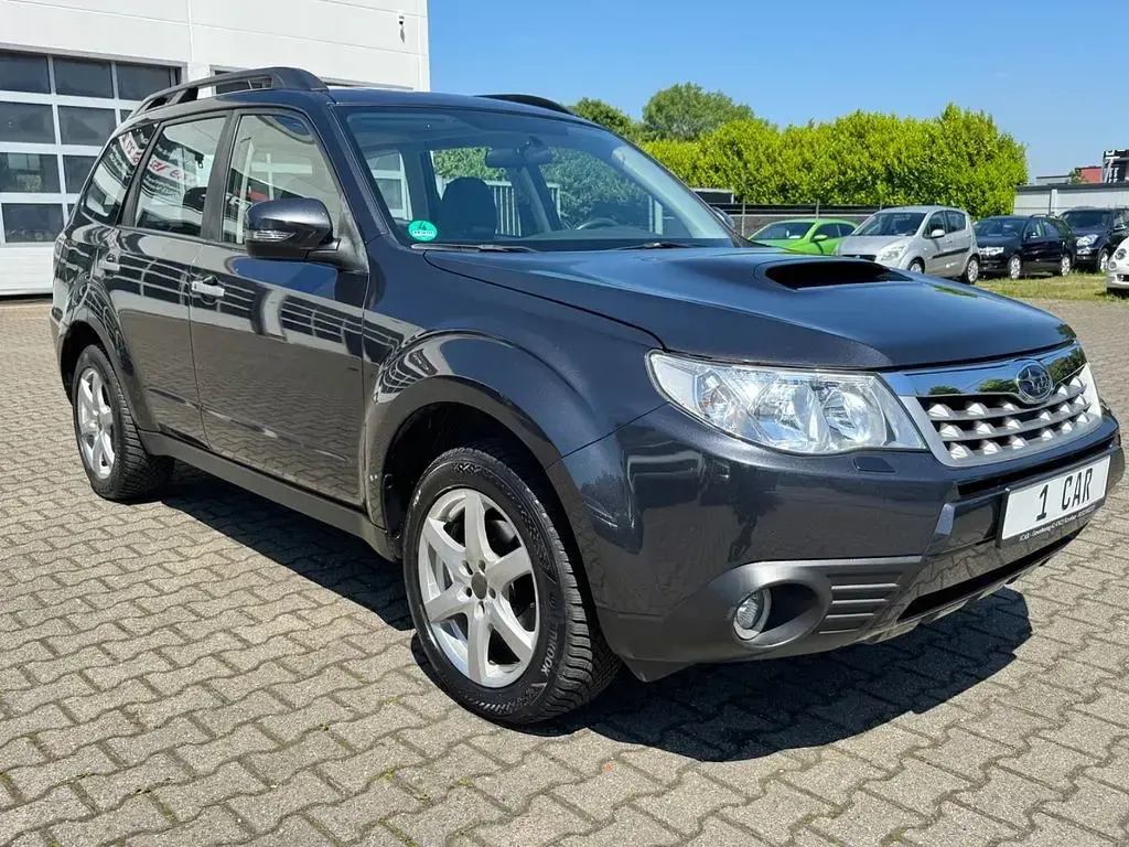 Käytetty Subaru Forester Exclusive+ 147 HP (108 kW) 2011 Harmaa Katumaasturi