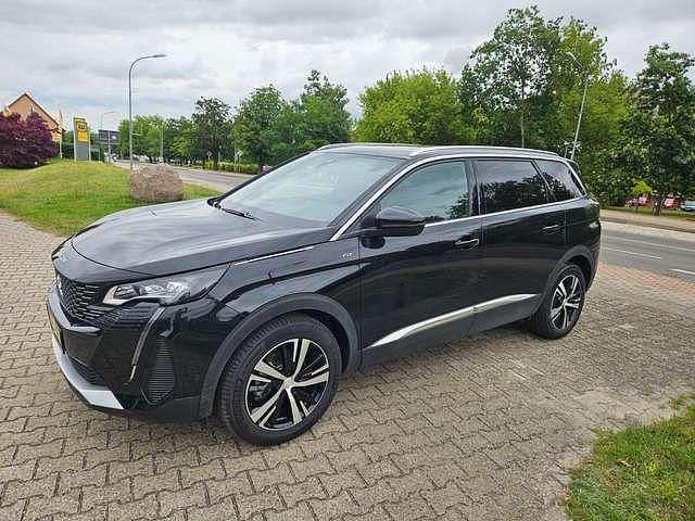 Schwarz perla nera metallic Gebraucht 2024 Peugeot 5008 GT Van / Kleinbus | 28.950 € (Superpreis) - Bild 1/4