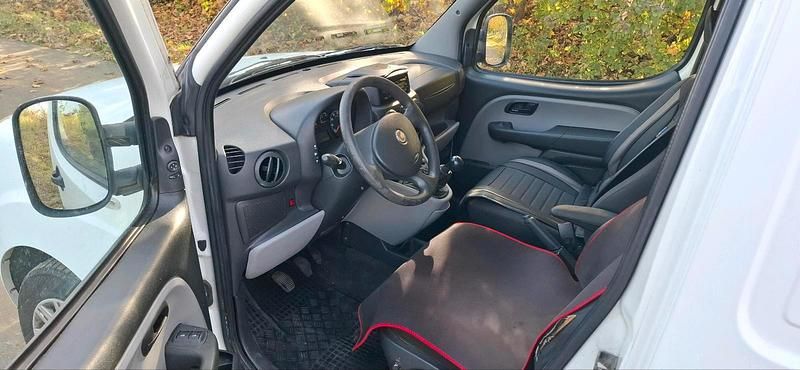 Gebraucht Fiat Doblò 101 PS (74 kW) 2009 Weiß Van / Kleinbus
