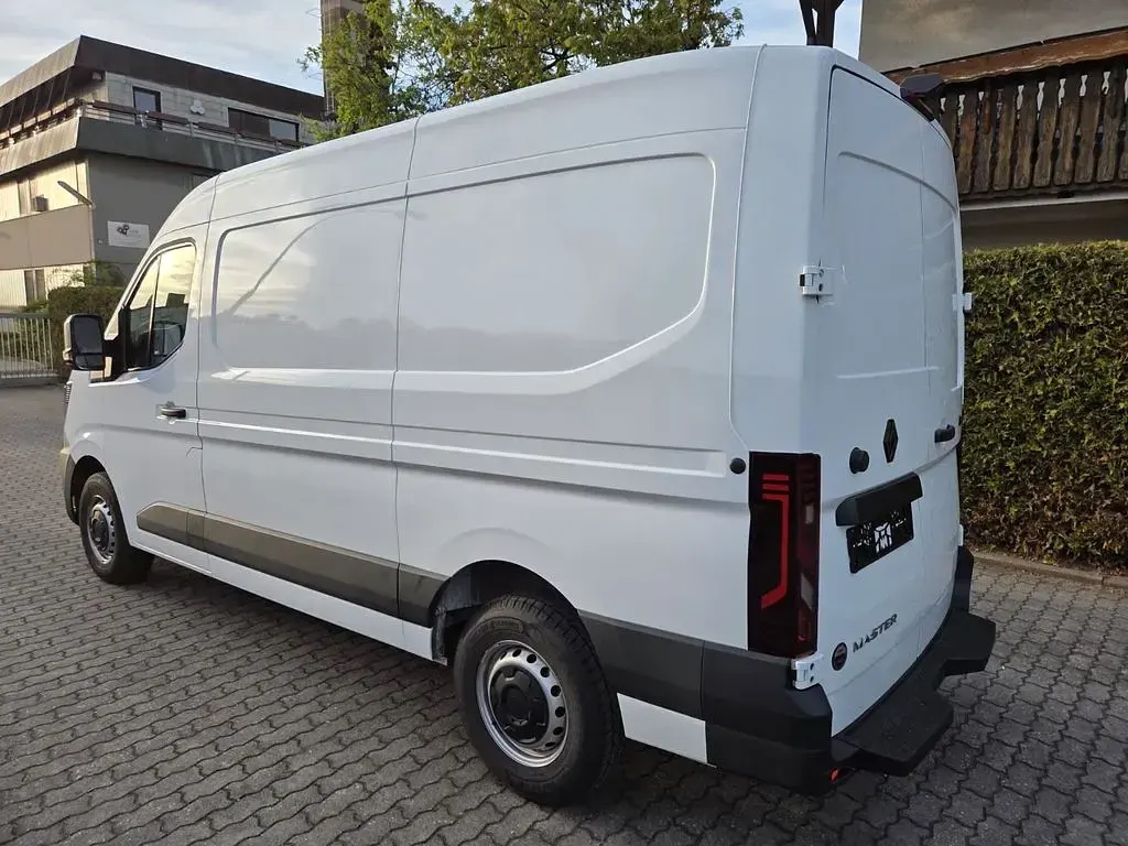 Usado Renault Master 150 HP (110 kW) 2025 Branco Monovolume