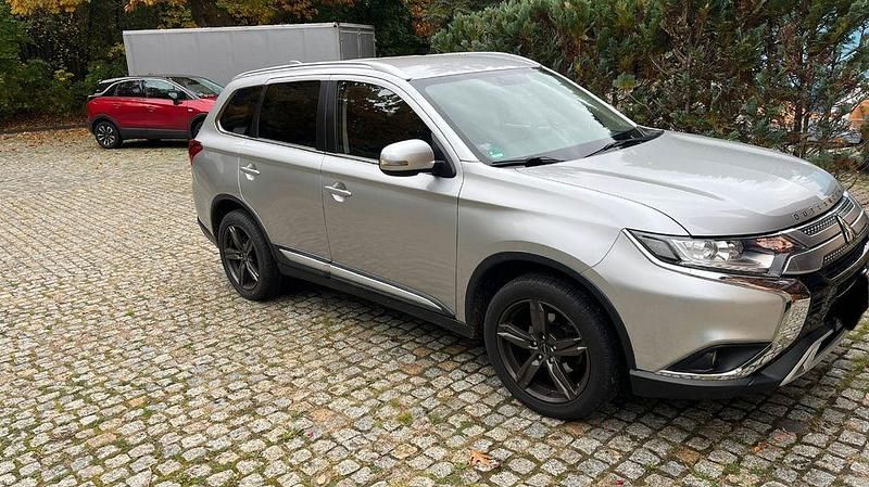 Silber Gebraucht 2019 Mitsubishi Outlander SUV | 18.500 € (Guter Preis) - Bild 1/4