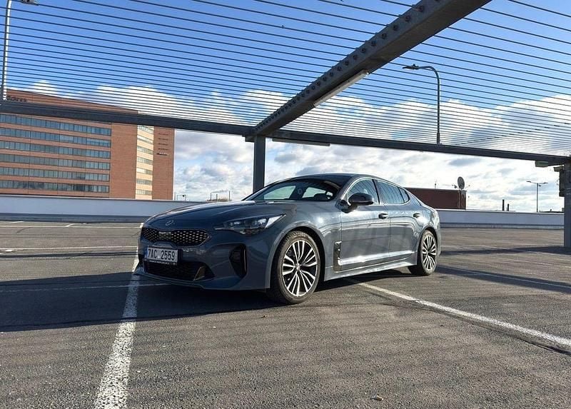 Gebraucht Kia Stinger GT-Line 200 PS (147 kW) 2018 Blau Kleinwagen