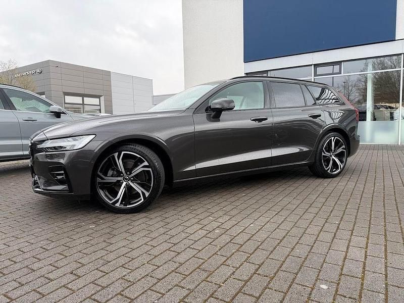 Gebraucht Volvo V60 Plus 197 PS (144 kW) 2025 Grau Kombi