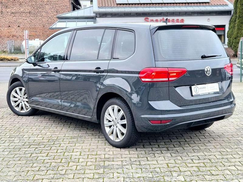 Gebraucht VW Touran 116 PS (85 kW) 2019 Grau Van / Kleinbus