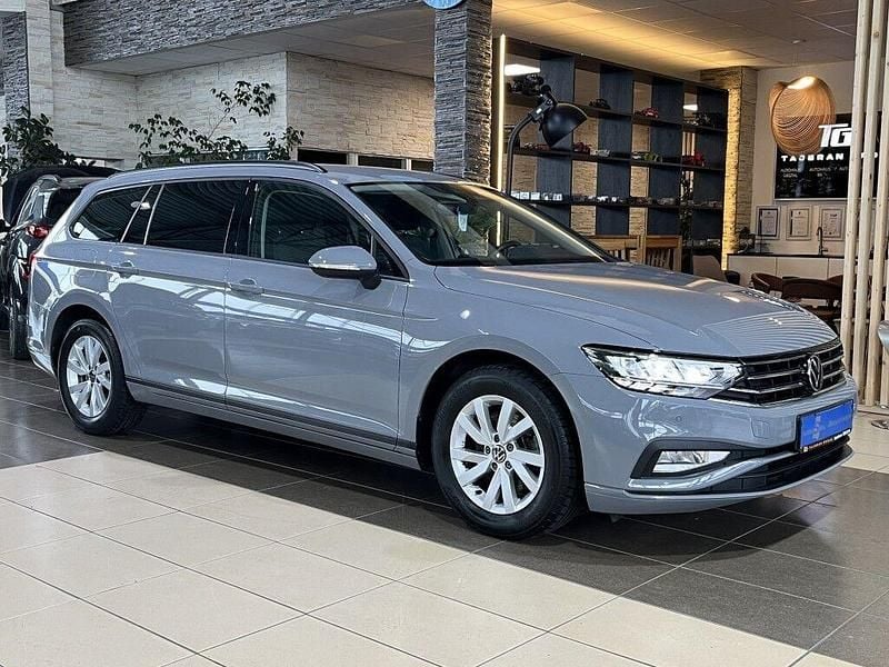 Grau Gebraucht 2023 VW Passat Conceptline Kombi | 26.000 € (Guter Preis) - Bild 1/4