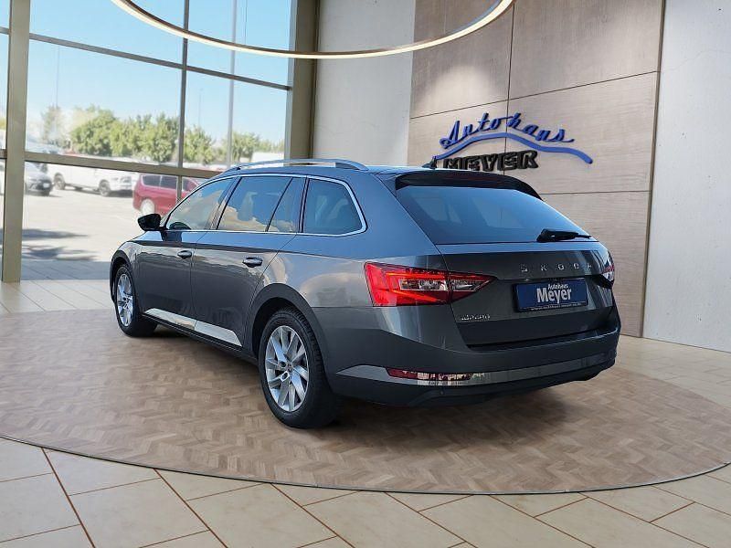 Gebraucht Skoda Superb 150 PS (110 kW) 2024 Graphite grau (metallic) Kombi