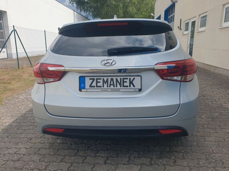 Gebraucht Hyundai i40 Trend 116 PS (85 kW) 2016 Grau Kombi