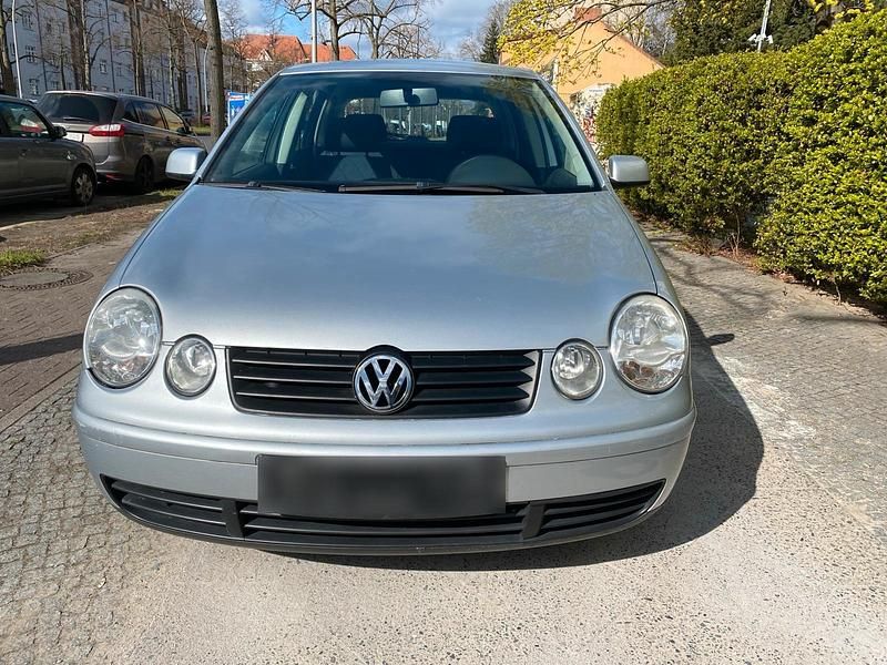 Gebraucht VW Polo 55 PS (40 kW) 2002 Silber Kleinwagen