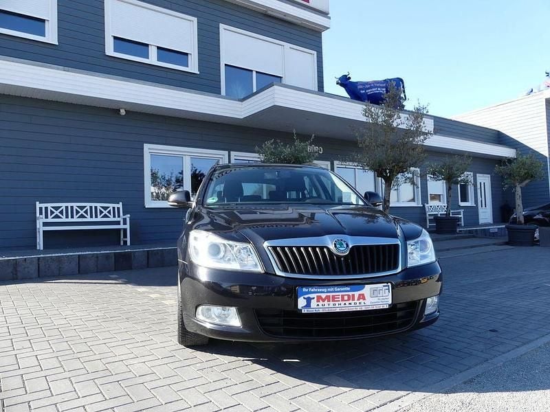 Gebraucht Skoda Octavia Ambiente 122 PS (89 kW) 2011 Schwarz Kombi