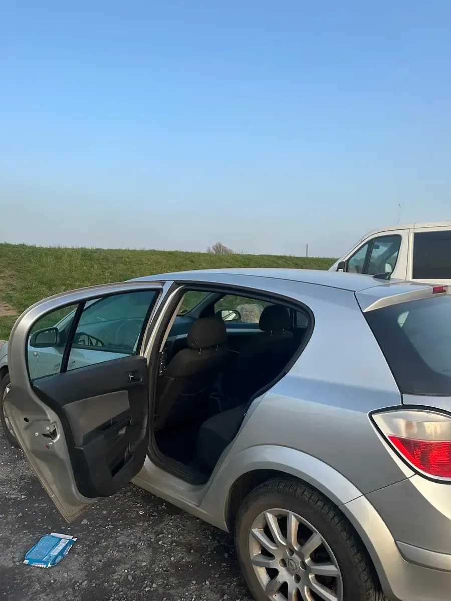 Usata Opel Astra 105 CV (77 kW) 2005 Argento Utilitaria