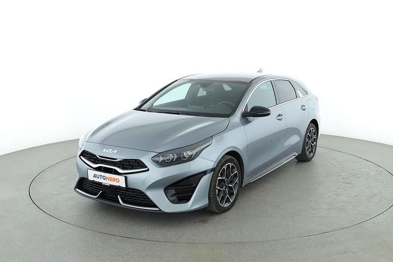 Grau Gebraucht 2024 Kia ProCeed GT-Line Kleinwagen | 25.930 € (Superpreis) - Bild 1/3