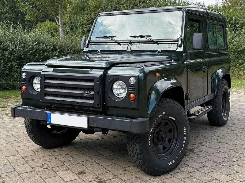 Grün Gebraucht 2002 Land Rover Defender SUV | 24.900 € (Guter Preis) - Bild 1/4