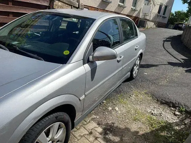 Używany Opel Vectra 122 KM (89 kW) 2005 Srebrny Sedan/Limuzyna
