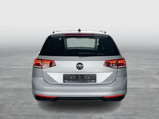 Gebraucht VW Passat Business 150 PS (110 kW) 2023 Silber Kombi