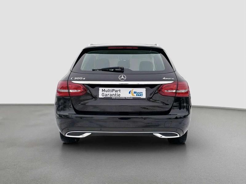 Gebraucht Mercedes C300 245 PS (180 kW) 2018 Schwarz/baltic black Kombi
