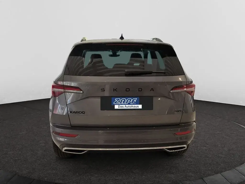 Neu Skoda Karoq SportLine 150 PS (110 kW) 2026 Grau SUV