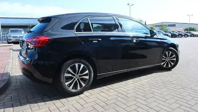Gebraucht Mercedes A180 136 PS (100 kW) 2022 Schwarz Limousine