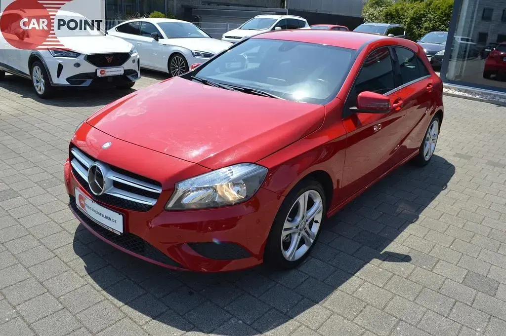Gebraucht Mercedes A180 109 PS (80 kW) 2014 Rot Limousine