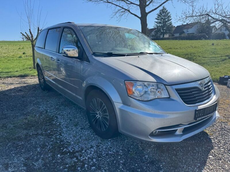 Gebraucht Lancia Voyager S 177 PS (130 kW) 2015 Silber Van / Kleinbus