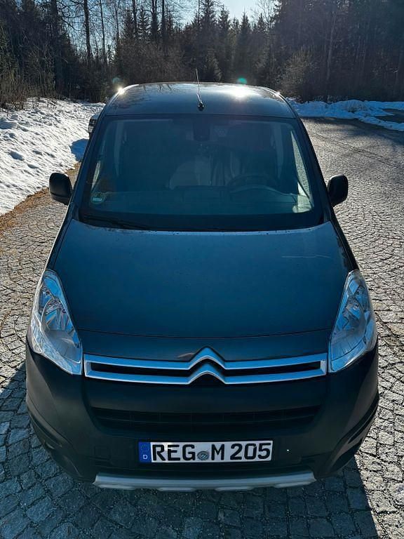 Gebraucht Citroën Berlingo SELECTION 99 PS (72 kW) 2016 Schwarz Van / Kleinbus